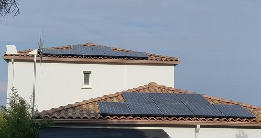 installation panneau solaire, éolienne et batteries de stockage pour un client du département 34