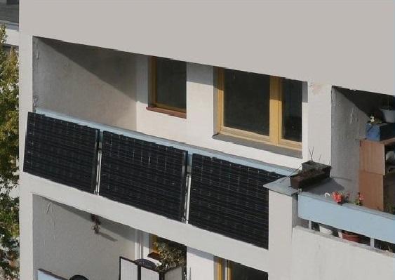 poser des panneaux solaires sur le balcon